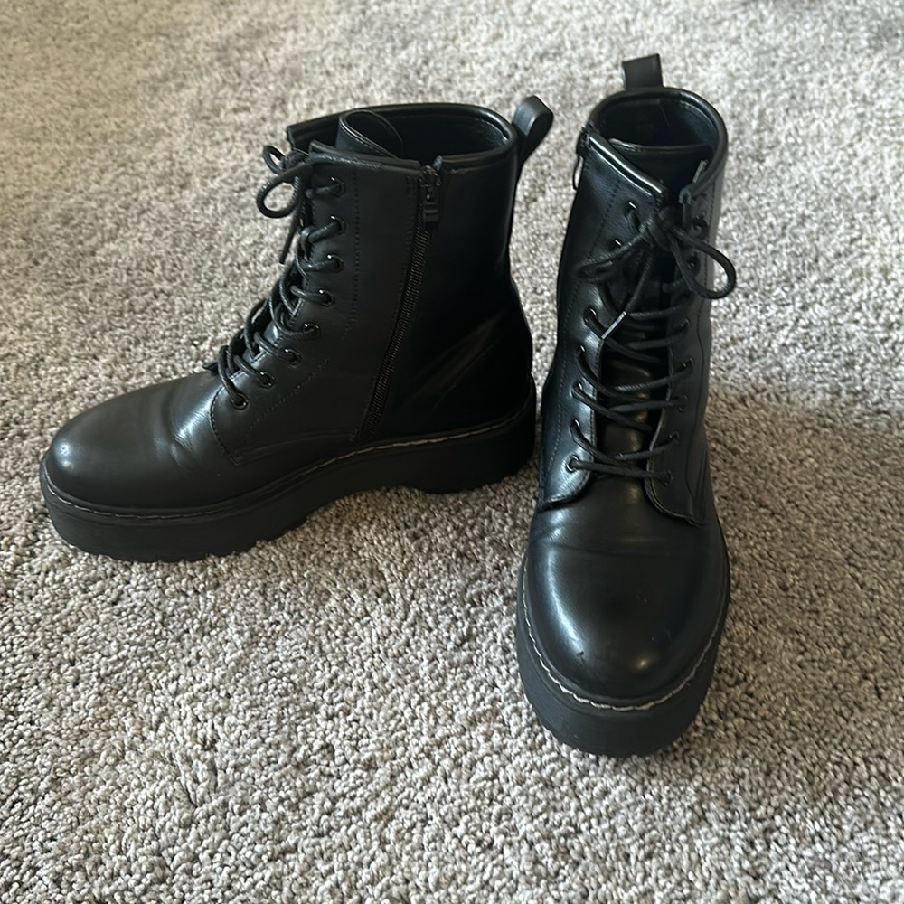 W11 Steve Madden Combat Boot